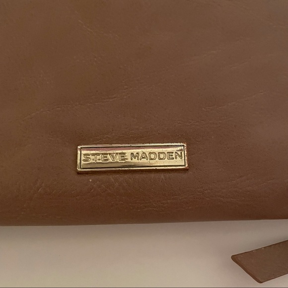❌SOLD❌ EUC Beautiful Steve Madden Large Fall Tan Beige & Gold Logo Zipper Wallet - Picture 3 of 14